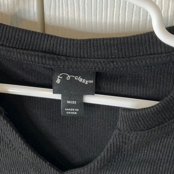 Art Class - Girls' Short Sleeve Notched Neck
Croissant Graphic Tee Various Sizes - Picture 5 of 7